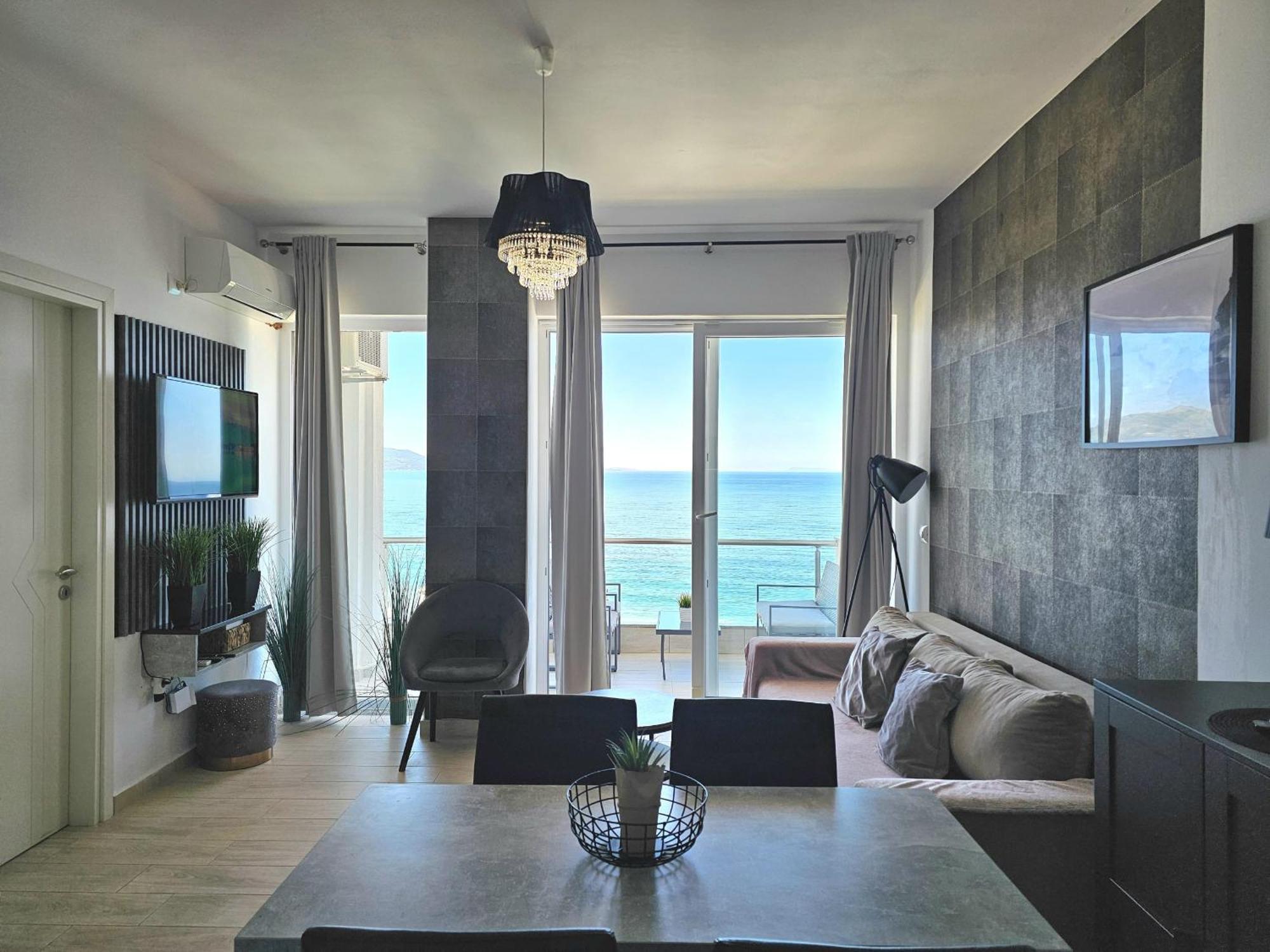 Luxury Apartment *