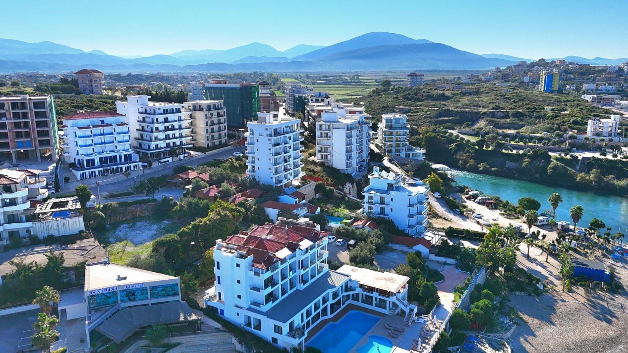 Luxury * Sarandë